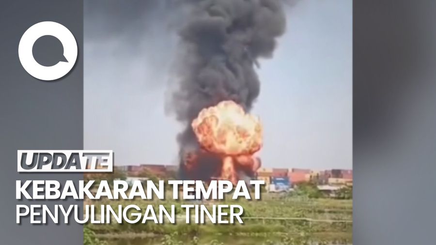 Penampakan Kobaran Api Kebakaran Tempat Penyulingan Tiner di Jakut