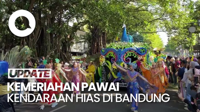 Pawai Kendaraan Hias Meriahkan Hari Jadi ke-214 Kota Bandung