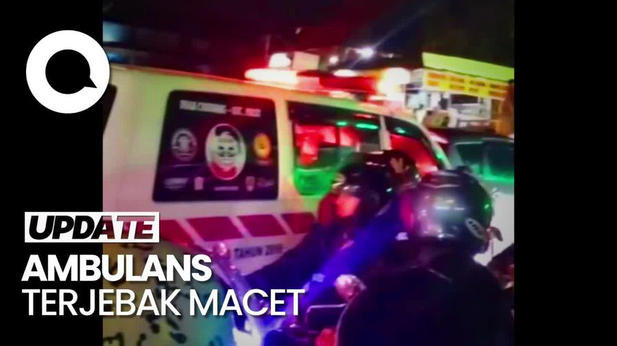 Momen Ambulans Terjebak di Tengah Kemacetan di Jalur Puncak