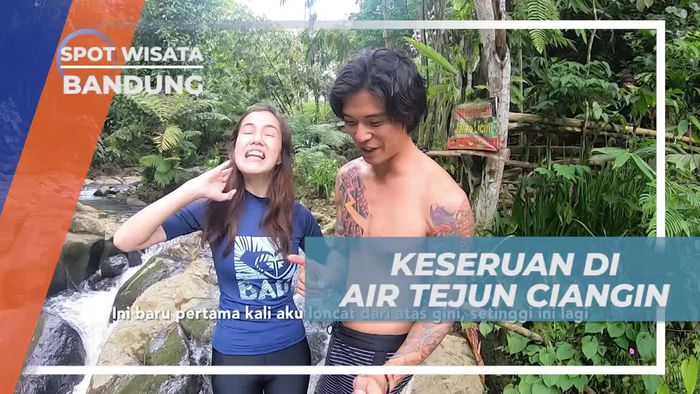 Melompat dan Menyemarakkan Air Terjun Ciangin di Bandung