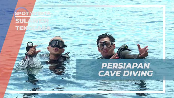 Mempersiapkan Peralatan untuk Cave Diving di Goa Loba-Loba, Sulawesi Tenggara