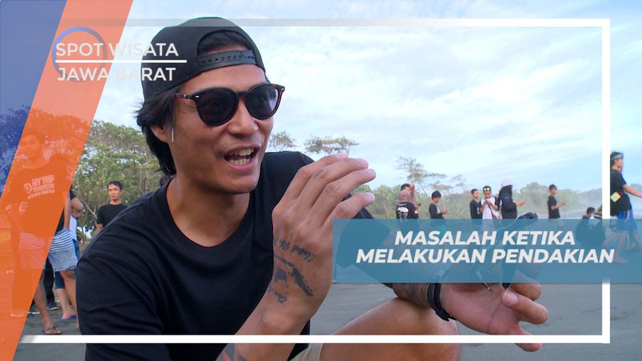 Menyaksikan Momen Pelepasan Tukik Sambil Menikmati Sunset di Pantai Sindang Kerta