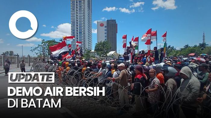 Tuntut Air Bersih, Ribuan Warga Tanjung Uncang Blokade Jalan