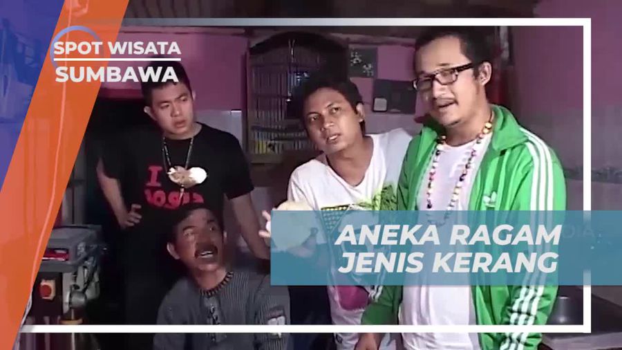 Membuat Kerajinan dari Aneka Jenis Kerang di Sumbawa