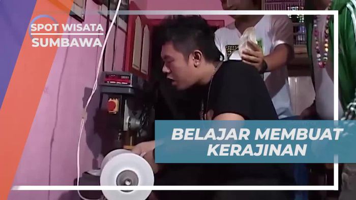 Belajar Membuat Kerajinan Kerang Cantik di Sumbawa