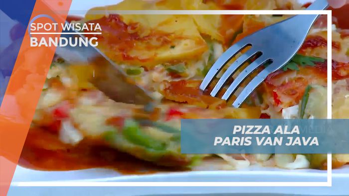 Menikmati Pizza Sunda yang Unik di De Tuik Bandung 