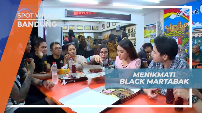 Menikmati Martabak dengan Beragam Topping di Kedai Martabak Tropica Bandung