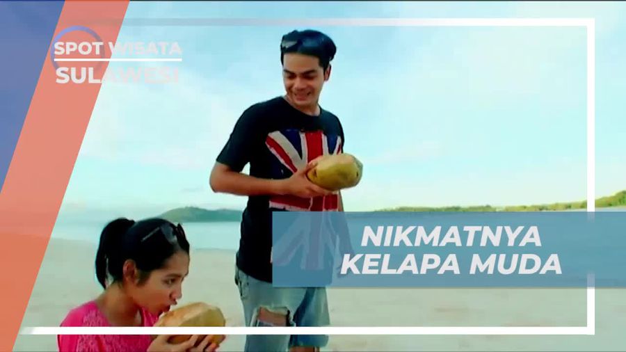 Menyegarkan Diri dengan Air Kelapa Muda di Pulau Lihaga, Sulawesi Utara