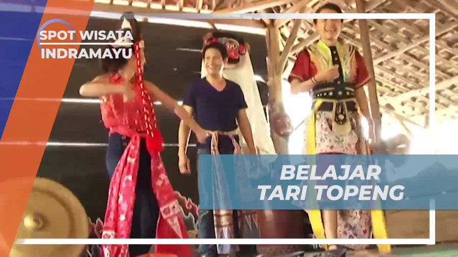 Mencoba Menari dengan Selendang di Indramayu