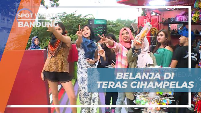 Berburu Barang-barang Unik dan Lucu di Teras Cihampelas, Bandung