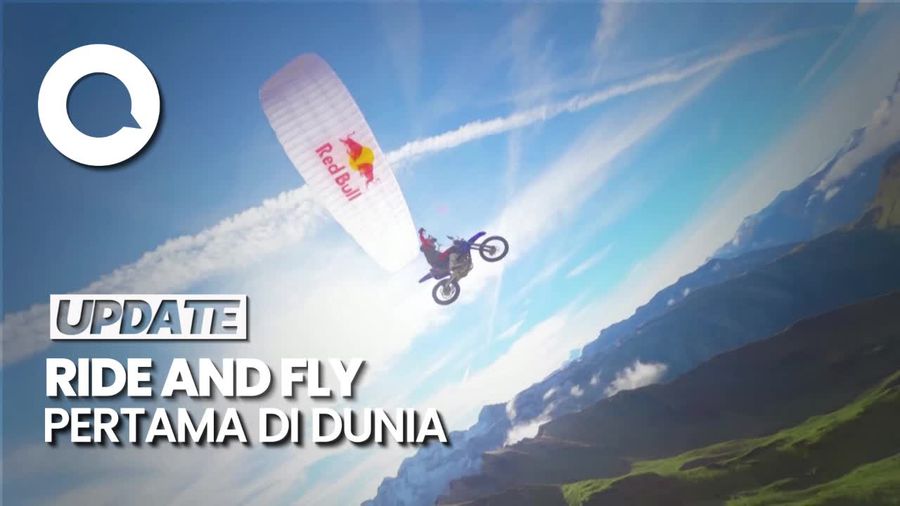 Pertama di Dunia! Tom Pages Kawinkan Motocross dengan Paralayang