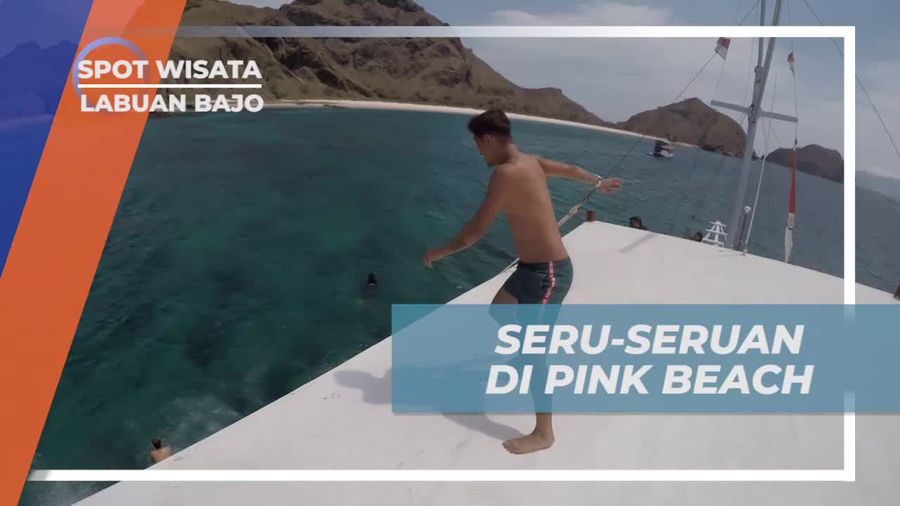 Serunya Bermain di Pantai Pink Beach, Labuan Bajo