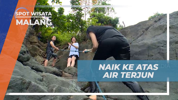 Sensasi Memanjat Tebing Air Terjun Banyu Anjlok, Malang