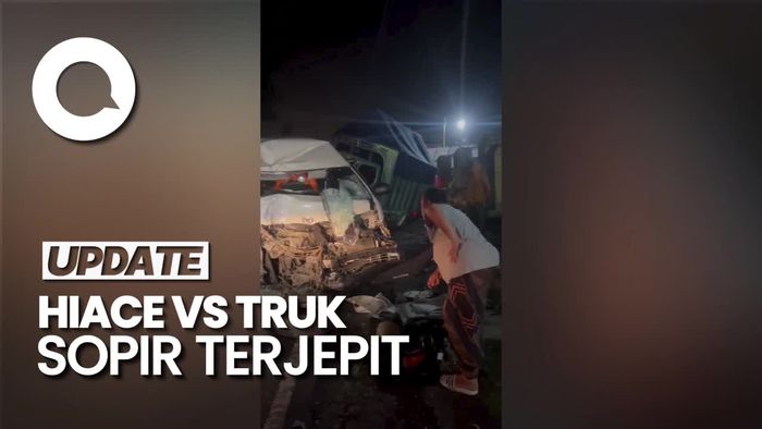 Video: Penampakan Ringseknya Hiace Adu Banteng dengan Truk di Wonosobo