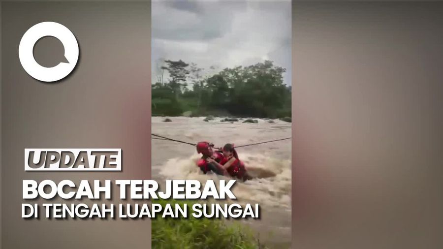 Video Penyelamatan Bocah Terjebak di Tengah Sungai Meluap di Cianjur