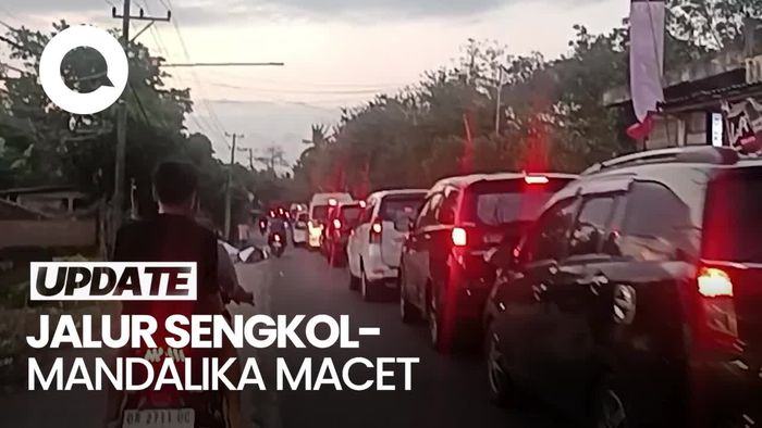 Video Kemacetan Jalur Sengkol-Mandalika, Pengendara Diimbau Berhati-hati