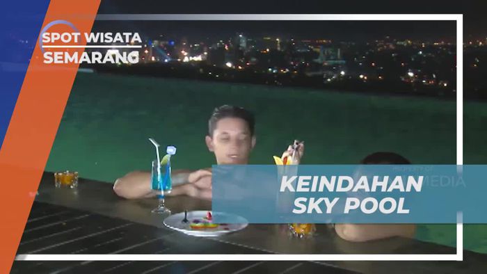 Santai di Sky Pool Sambil Menikmati Minuman Segar, Semarang