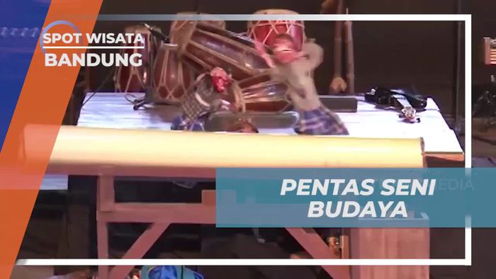 Menyaksikan Pentas Seni Budaya di Saung Mang Udjo, Bandung