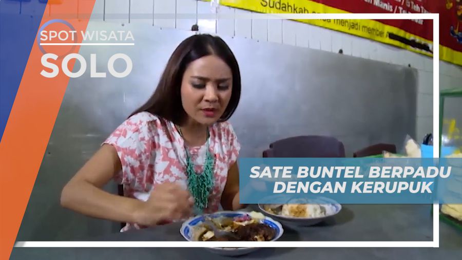 Kenikmatan Sate Buntel dengan Kerupuk Renyah di Solo
