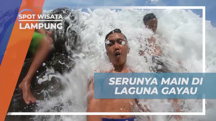 Bersama Anak-Anak Lokal, Nikmati Keceriaan di Laguna Gayau Lampung