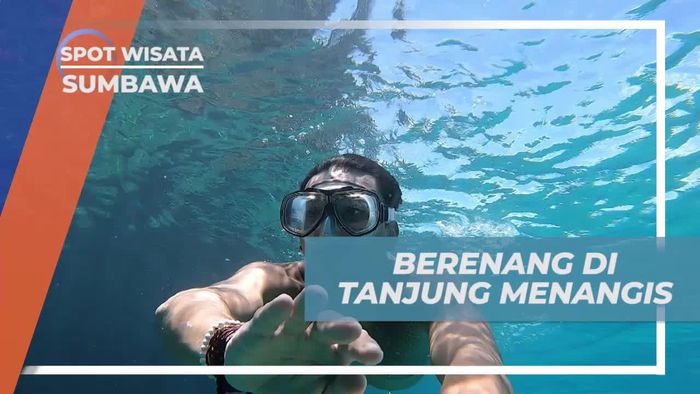 Asyiknya Berenang di Perairan Jernih Tanjung Menangis, Sumbawa