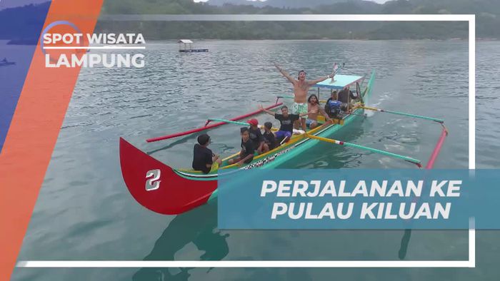 Serunya Menjelajahi Pulau Kiluan dengan Perahu Kecil, Lampung