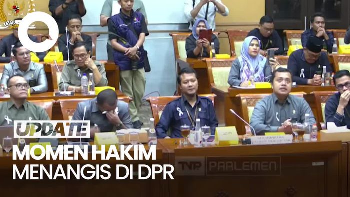 Video: Hakim Menangis Haru Setelah Dengar Telepon Prabowo di DPR