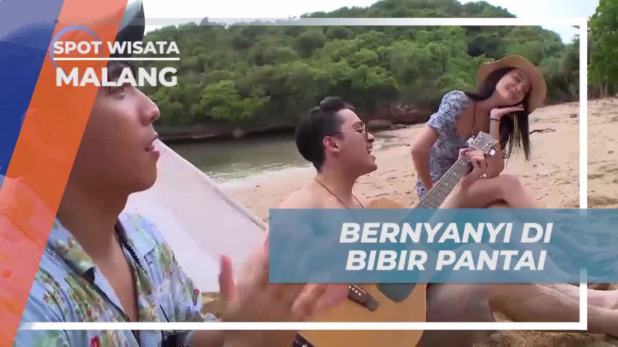 Bernyanyi Bersama di Pantai Teluk Asmara, Kota Malang Bernyanyi Bersama di Pantai Teluk Asmara, Kota Malang
