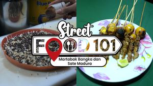 Martabak Red Velvet dan Sate Kulit Telur