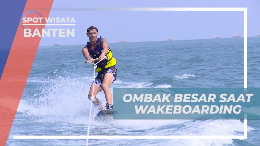 Menaklukkan Ombak Besar Saat Wakeboarding di Pantai Lalasa, Banten