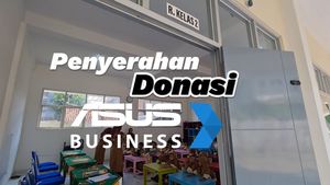 Pemberian Laptop ASUS dan CT Arsa Untuk Tenaga Pengajar Indonesia