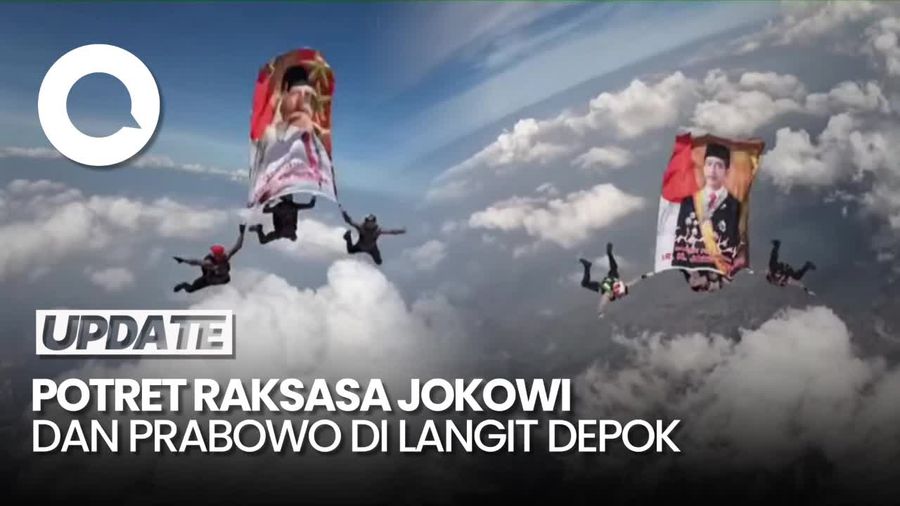 Video: Momen Penerjun Payung Polri Kibarkan Potret Jokowi-Prabowo di Langit