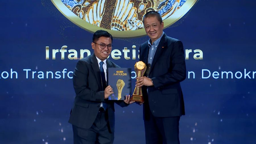 Irfan Setiaputra Raih Anugerah Tokoh Transformatif Industri Penerbangan Nasional 