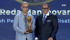 Penghargaan Tokoh Pejuang Hak-Hak Disabilitas untuk Reda Manthovani