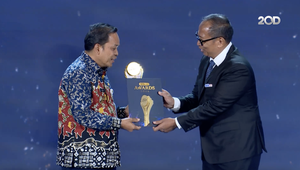 Anugerah Pemerintah Kota Unggul Dalam Pencapaian Investasi Untuk Pemerintah Kota Tangerang 