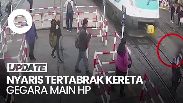 Video: Asyik Main HP, Pria di Argentina Ini Nyaris Tertabrak Kereta Api
