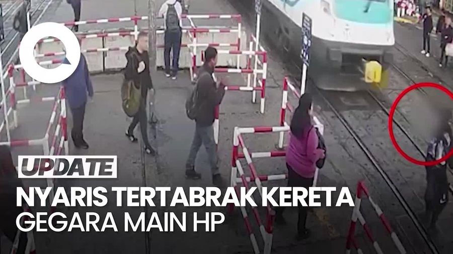 Video: Asyik Main HP, Pria di Argentina Ini Nyaris Tertabrak Kereta Api