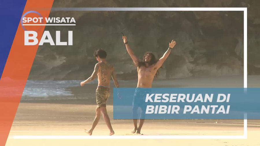 Bermain Ceria di Bibir Pantai Kelingking, Bali
