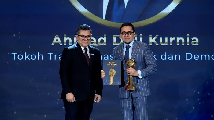 Ahmad Doli Kurnia Terima Penghargaan Tokoh Transformasi Politik dan Demokrasi