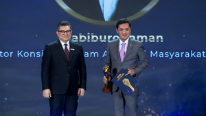 Habiburokhman Terima Penghargaan Legislator Konsisten dalam Advokasi Masyarakat 2019-2024
