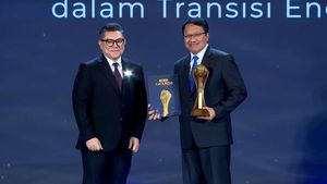 PT PLN (Persero) Terima Penghargaan Penggerak Ekonomi Kerakyatan dalam Transisi Energi