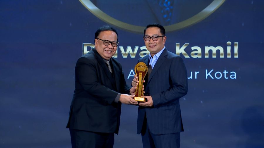 Ridwan Kamil Terima Penghargaan Tokoh Arsitektur Kota