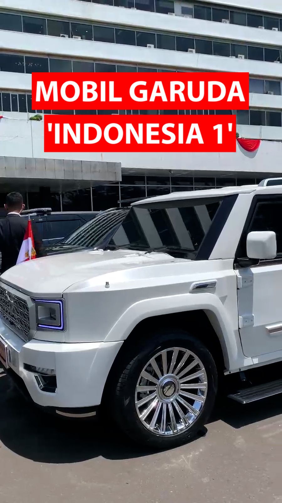 Video: Wujud Mobil Putih Indonesia 1 yang Ditumpangi Prabowo ke Istana