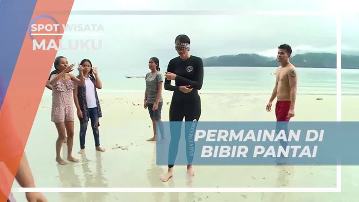 Bermain Games Seru di Tepi Pantai Natsepa Maluku