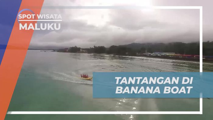 Menerima Tantangan Seru di Banana Boat Pantai Natsepa Maluku