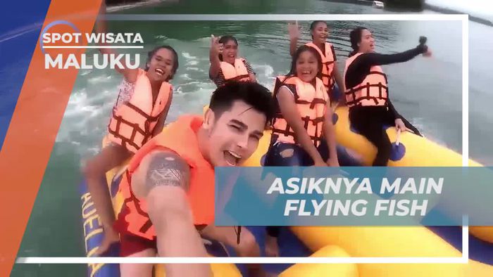 Serunya Menaiki Flying Fish di Pantai Natsepa Maluku