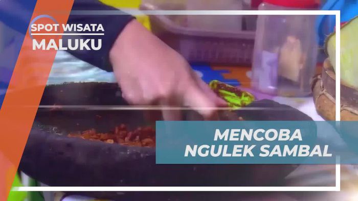 Membuat dan Mencicipi Rujak Khas Ambon di Pantai Natsepa