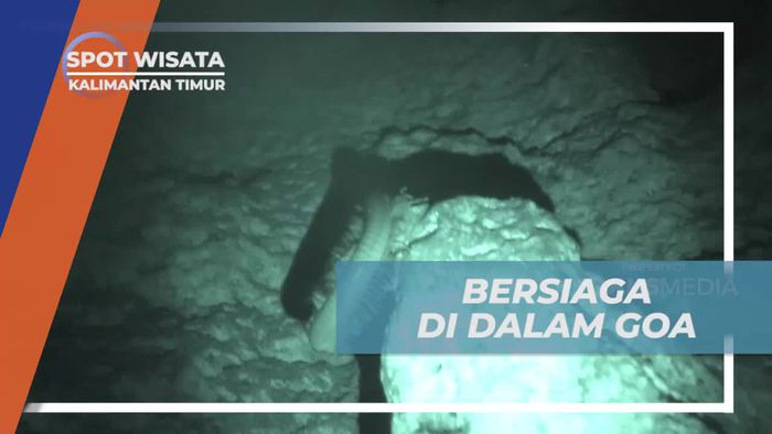 Bersiaga di Malam Hari Dalam Goa Kalimantan Timur