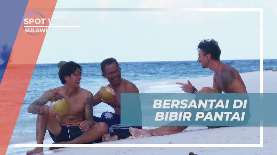 Bersantai Menikmati Kelapa di Bibir Pantai Labobo, Sulawesi Tengah
