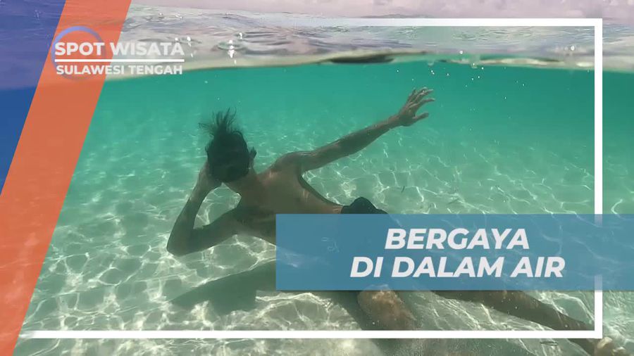 Bergaya Menyelam di Air Jernih Pantai Tulungan, Sulawesi Tengah